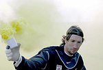 13.03.2005<br>Austria - Rapid/1:0 (1:0)<br>DIDULICA Joey, entsorgt eine Rauchbombe<br>60. Minute