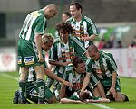 24.04.2005<br>Rapid - Pasching/2:1 (1:1)<br>Dosek, Kienast, Hlinka, Hiden, Katzer und Kulovits beglckwnschen HOFMANN Steffen zum Siegestor<br>88. Minute