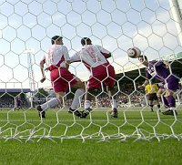 11.09.2005<br>Austria - Salzburg/2:0 (1:0)<br>LINZ Roland (Austria) erzielt das 2:0<br>KNAVS Alexander, SUAZO Maynor (Salzburg)<br>60. Minute