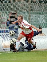 15.10.2005<br>Rapid - Salzburg/2:3 (1:0)<br>PAYER Helge geschlagen, MAYRLEB Christian freut sich �ber sein Tor zum 2:2<br>77. Minute