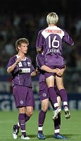 30.07.2005<br>Austria - Ried 2:0 (1:0)<br>LASSNIK Andreas empf�ngt die Gratulationen zum 2:0<br>89. Minute