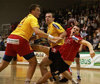 06.11.2004<br>Krems - Tulln 26:19<br>DAUBECK Dieter, FARAR Roman (Krems)<br>THAQI Ibish (Tulln)