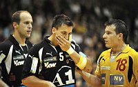 01.10.2008<br>UHK Krems - A1 Bregenz/31:33<br>SCHLINGER Roland, HOJC Mare, THAQI Ibish<br>Entschuldigung nach Ellbogencheck