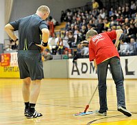 27.03.2010<br>UHK Krems - HIT Innsbruck/35:27 (18:14)<br>PANN Michael (Schiedsrichter), Bodenwischer<br>