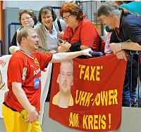 14.05.2010<br>UHK Krems - AonFivers/30:26 (15:10)<br>LINT Werner mit Verwandtschaft und Faxe-Transparent