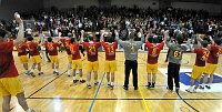 14.05.2010<br>UHK Krems - AonFivers/30:26 (15:10)<br>Krems-Spieler vor Tribuene