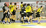 08.04.2011<br>Aon Fivers - ULZ Schwaz/31:32 (12:17)<br>die Schwazer Spieler feiern Ihren Tormann und bejubeln den Sieg