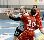13.04.2013, Krems, Handball, OEHB Cup, Final Four der Herren, Halbfinale, UHK Krems - HC Hard,<br>SCHMOELZ Johann, WUESTNER Frederic, FRIEDE Bernd<br><br>Copyright DIENER / Zierlinger Karl<br>Marktgasse 3-7 / 4 / 5 / 21<br>A-1090 Wien<br>Telefax +43 1 955 32 35<br>Mobil +43 676 629 98 51<br>BA-CA<br>Bank Nr. 12000<br>Account Nr. 00712 223 783<br>e-mail: agentur@diener.at<br>Datenbank: www.diener.at