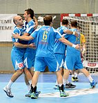22.09.2012, Krems, Handball, Handball Liga Austria, HLA, GD, UHK Krems - HC Linz,<br>Siegesjubel Linz<br><br>Copyright DIENER / Zierlinger Karl<br>Marktgasse 3-7 / 4 / 5 / 21<br>A-1090 Wien<br>Telefax +43 1 955 32 35<br>Mobil +43 676 629 98 51<br>BA-CA<br>Bank Nr. 12000<br>Account Nr. 00712 223 783<br>e-mail: agentur@diener.at<br>Datenbank: www.diener.at