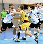 06.10.2012, Krems, Handball, Handball Liga Austria, HLA, GD, UHK Krems - HSG  Baernbach / Koeflach,<br>KOS Igor, FEICHTINGER Sebastian, MIKANOVIC Sasa<br><br><br>Copyright DIENER / Zierlinger Karl<br>Marktgasse 3-7 / 4 / 5 / 21<br>A-1090 Wien<br>Telefax +43 1 955 32 35<br>Mobil +43 676 629 98 51<br>BA-CA<br>Bank Nr. 12000<br>Account Nr. 00712 223 783<br>e-mail: agentur@diener.at<br>Datenbank: www.diener.at