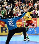 08.12.2012, Krems, Handball, Handball Liga Austria, <br>HLA, GD, UHK Krems, SG Westwien,<br>MUSEL Gregory, VISY Norbert<br><br><br>Copyright DIENER / Zierlinger Karl<br>Marktgasse 3-7 / 4 / 5 / 21<br>A-1090 Wien<br>Telefax +43 1 955 32 35<br>Mobil +43 676 629 98 51<br>BA-CA<br>Bank Nr. 12000<br>Account Nr. 00712 223 783<br>e-mail: agentur@diener.at<br>Datenbank: www.diener.at