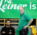 13.10.2012, Krems, Handball, Handball Liga Austria, HLA, GD, UHK Krems, ULZ Schwaz, <br>FILZWIESER Wolfgang, SZILAGYI Istvan<br><br><br>Copyright DIENER / Zierlinger Karl<br>Marktgasse 3-7 / 4 / 5 / 21<br>A-1090 Wien<br>Telefax +43 1 955 32 35<br>Mobil +43 676 629 98 51<br>BA-CA<br>Bank Nr. 12000<br>Account Nr. 00712 223 783<br>e-mail: agentur@diener.at<br>Datenbank: www.diener.at