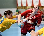 27.10.2013, Krems, Handball, Laenderspiel, Nationalteam,  Oesterreich - Ukraine, Europameisterschaftsqualifikation, Damen, European Championships, Qualification ,Women, <br>Austria - Ukrain, GLIBKO Iryna, SCHEFFKNECHT Beate<br><br><br>Copyright DIENER / Zierlinger Karl<br>Marktgasse 3-7 / 4 / 5 / 21<br>A-1090 Wien<br>Telefax +43 1 955 32 35<br>Mobil +43 676 629 98 51<br>BA-CA<br>Bank Nr. 12000<br>Account Nr. 00712 223 783<br>e-mail: agentur@diener.at<br>Datenbank: www.diener.at