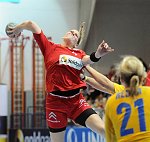 27.10.2013, Krems, Handball, Laenderspiel, Nationalteam,  Oesterreich - Ukraine, Europameisterschaftsqualifikation, Damen, European Championships, Qualification ,Women, <br>Austria - Ukrain, SCHEFFKNECHT Beate, REDKA Anna<br><br><br>Copyright DIENER / Zierlinger Karl<br>Marktgasse 3-7 / 4 / 5 / 21<br>A-1090 Wien<br>Telefax +43 1 955 32 35<br>Mobil +43 676 629 98 51<br>BA-CA<br>Bank Nr. 12000<br>Account Nr. 00712 223 783<br>e-mail: agentur@diener.at<br>Datenbank: www.diener.at
