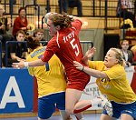 27.10.2013, Krems, Handball, Laenderspiel, Nationalteam,  Oesterreich - Ukraine, Europameisterschaftsqualifikation, Damen, European Championships, Qualification ,Women, <br>Austria - Ukrain, BORSHCHENKO Viktoriya, FREY Sonja, REDKA Anna<br><br><br>Copyright DIENER / Zierlinger Karl<br>Marktgasse 3-7 / 4 / 5 / 21<br>A-1090 Wien<br>Telefax +43 1 955 32 35<br>Mobil +43 676 629 98 51<br>BA-CA<br>Bank Nr. 12000<br>Account Nr. 00712 223 783<br>e-mail: agentur@diener.at<br>Datenbank: www.diener.at