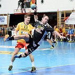 27.10.2013, Krems, Handball, Handball Liga Austria, HLA, MPO, UHK Krems - Fivers WAT Margareten,<br>WALZER Guenther, EDELMUELLER Christoph<br><br>Copyright DIENER / Zierlinger Karl<br>Marktgasse 3-7 / 4 / 5 / 21<br>A-1090 Wien<br>Telefax +43 1 955 32 35<br>Mobil +43 676 629 98 51<br>BA-CA<br>Bank Nr. 12000<br>Account Nr. 00712 223 783<br>e-mail: agentur@diener.at<br>Datenbank: www.diener.at