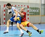 14.12.2013, Krems, Handball, Handball Liga Austria, HLA, GD, UHK Krems, HC Hard,<br>SCHMID Dominik, MITKOV Vlatko<br><br><br>Copyright DIENER / Zierlinger Karl<br>Marktgasse 3-7 / 4 / 5 / 21<br>A-1090 Wien<br>Telefax +43 1 955 32 35<br>Mobil +43 676 629 98 51<br>BA-CA<br>Bank Nr. 12000<br>Account Nr. 00712 223 783<br>e-mail: agentur@diener.at<br>Datenbank: www.diener.at