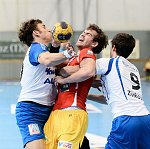 14.12.2013, Krems, Handball, Handball Liga Austria, HLA, GD, UHK Krems, HC Hard,<br>WUESTNER Frederic, FEICHTINGER Sebastian, ZIVKOVIC Boris<br><br><br>Copyright DIENER / Zierlinger Karl<br>Marktgasse 3-7 / 4 / 5 / 21<br>A-1090 Wien<br>Telefax +43 1 955 32 35<br>Mobil +43 676 629 98 51<br>BA-CA<br>Bank Nr. 12000<br>Account Nr. 00712 223 783<br>e-mail: agentur@diener.at<br>Datenbank: www.diener.at
