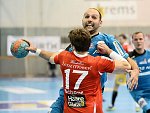 12.10.2013, Krems, Handball, Handball Liga Austria, HLA, GD, UHK Krems - HC Linz,<br>SCHOPF Tobias, SCHNEIDER Uwe<br><br><br>Copyright DIENER / Zierlinger Karl<br>Marktgasse 3-7 / 4 / 5 / 21<br>A-1090 Wien<br>Telefax +43 1 955 32 35<br>Mobil +43 676 629 98 51<br>BA-CA<br>Bank Nr. 12000<br>Account Nr. 00712 223 783<br>e-mail: agentur@diener.at<br>Datenbank: www.diener.at