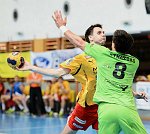 30.11.2013, Krems, Handball, Handball Liga Austria, HLA, GD, UHK Krems, SG Westwien,<br>BELAS Ivica, STRAZDAS Augustas<br><br><br><br>Copyright DIENER / Zierlinger Karl<br>Marktgasse 3-7 / 4 / 5 / 21<br>A-1090 Wien<br>Telefax +43 1 955 32 35<br>Mobil +43 676 629 98 51<br>BA-CA<br>Bank Nr. 12000<br>Account Nr. 00712 223 783<br>e-mail: agentur@diener.at<br>Datenbank: www.diener.at