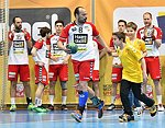 16.05.2016, Krems, Handball, Handball Liga Austria, HLA, HF, UHK Krems, WAT Margareten,<br>Spielereauflauf Krems, BOZSO Andras<br><br><br><br>Copyright DIENER / Zierlinger<br>Marktgasse 3-7 / 4 / 5 / 21<br>A-1090 Wien<br>Telefax +43 1 955 32 35<br>Mobil +43 676 629 98 51<br>BA-CA<br>Bank Nr. 12000<br>Account Nr. 00712 223 783<br>e-mail: agentur@diener.at<br>Datenbank: www.diener.at