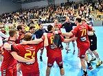 23.10.2015, Krems, Handball, Handball Liga Austria, HLA, GD, UHK Krems, SG Westwien,<br>Jubelreigen UHK Krems<br><br><br><br>Copyright DIENER / Zierlinger Karl<br>Marktgasse 3-7 / 4 / 5 / 21<br>A-1090 Wien<br>Telefax +43 1 955 32 35<br>Mobil +43 676 629 98 51<br>BA-CA<br>Bank Nr. 12000<br>Account Nr. 00712 223 783<br>e-mail: agentur@diener.at<br>Datenbank: www.diener.at