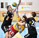 25.02.2017, Krems, Handball, Handball Liga Austria, HLA, OPO, UHK Krems, WAT Margareten,<br>JOVANOVIC Stefan, SCHOPF Tobias, RIEDE Maximilian<br><br><br><br>Copyright DIENER / Zierlinger Karl<br>Marktgasse 3-7 / 4 / 5 / 21<br>A-1090 Wien<br>Telefax +43 1 955 32 35<br>Mobil +43 676 629 98 51<br>BA-CA<br>Bank Nr. 12000<br>Account Nr. 00712 223 783<br>e-mail: agentur@diener.at<br>Datenbank: www.diener.at