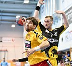 16.02.2018, Krems, Handball, Handball Liga Austria, HLA, Bonusrunde, UHK Krems, Bregenz,<br>SCHOPF Tobias, BABARSKAS Povilas<br><br><br>Copyright / www. sportfotos. at<br>Missongasse 21<br>A - 3500 Krems<br>zierlinger@sportfotos.at<br>www.sportfotos.at<br>Kremser Bank <br>BIC SPKDAT21XXX<br>IBAN AT392022800704000918<br>