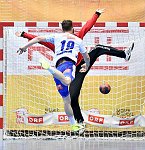 03.11.2017, Krems, Handball, Handball Liga Austria, HLA, GD, UHK Krems, HC Bruck,<br>MAHMUTAJ Berat, DEIFL Florian<br><br><br>Copyright / www. sportfotos. at<br>Missongasse 21<br>A - 3500 Krems<br>zierlinger@sportfotos.at<br>www.sportfotos.at<br>Kremser Bank <br>BIC SPKDAT21XXX<br>IBAN AT392022800704000918