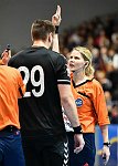 10.12.2017, Krems, Handball, Handball Liga Austria, HLA, GD, UHK Krems, HSG Graz,<br>SCHWEIGHOFER Lukas, WENNINGER Marlis (Schiri)<br><br><br>Copyright / www. sportfotos.at<br>Missongasse 21<br>A - 3500 Krems<br>zierlinger@sportfotos.at<br>www.sportfotos.at<br>Kremser Bank <br>BIC SPKDAT21XXX<br>IBAN AT392022800704000918<br>