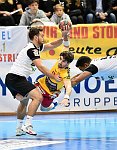 07.12.2017, Krems, Handball, Handball Liga Austria, HLA, GD, UHK Krems, SC Ferlach,<br>SIMIC Mario, SCHOPF Tobias, GONZALEZ-MARTINEZ Adonis<br><br><br>Copyright / www. sportfotos.at<br>Missongasse 21<br>A - 3500 Krems<br>zierlinger@sportfotos.at<br>www.sportfotos.at<br>Kremser Bank <br>BIC SPKDAT21XXX<br>IBAN AT392022800704000918<br>