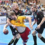 27.04.2018, Krems, Handball, Handball Liga Austria, HLA, BR, UHK Krems,  HT Schwaz,<br>POSCH Fabian, PRAKAPENIA Anton, PYSHKIN Alexander<br><br><br>Copyright / www. sportfotos. at<br>Missongasse 21<br>A - 3500 Krems<br>zierlinger@sportfotos.at<br>www.sportfotos.at<br>Kremser Bank <br>BIC SPKDAT21XXX<br>IBAN AT392022800704000918