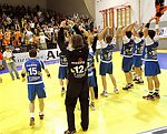 12.05.2012, Krems, Handball, Handball Liga Austria, <br>HLA, Halbfinalserie, Spiel 3, UHK Krems, HITTirol,<br>Team HIT Tirol jubelt mit Fans<br><br><br><br>Copyright DIENER / Zierlinger Karl<br>Marktgasse 3-7 / 4 / 5 / 21<br>A-1090 Wien<br>Telefax +43 1 955 32 35<br>Mobil +43 676 629 98 51<br>BA-CA<br>Bank Nr. 12000<br>Account Nr. 00712 223 783<br>e-mail: agentur@diener.at<br>Datenbank: www.diener.at