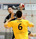 21.04.2012, Krems, Handball, Handball Liga Austria, <br>HLA, MPO, UHK Krems, Bregenz,<br>GUENTHER Matthias, BELAS Ivica<br><br><br>Copyright DIENER / Zierlinger Karl<br>Marktgasse 3-7 / 4 / 5 / 21<br>A-1090 Wien<br>Telefax +43 1 955 32 35<br>Mobil +43 676 629 98 51<br>BA-CA<br>Bank Nr. 12000<br>Account Nr. 00712 223 783<br>e-mail: agentur@diener.at<br>Datenbank: www.diener.at