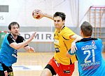 25.02.2012, Krems, Handball, Handball Liga Austria, HLA, MPO, UHK Krems - HC Linz,<br>LEHNER Stefan, BELAS Ivica, PAPSCH Manuel<br><br><br>Copyright DIENER / Zierlinger Karl<br>Marktgasse 3-7 / 4 / 5 / 21<br>A-1090 Wien<br>Telefax +43 1 955 32 35<br>Mobil +43 676 629 98 51<br>BA-CA<br>Bank Nr. 12000<br>Account Nr. 00712 223 783<br>e-mail: agentur@diener.at<br>Datenbank: www.diener.at