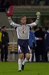 28.03.2001<br>�sterreich - Israel/2:1<br>WOHLFART Franz (�sterreich)<br>bedankt sich solo nach Spielschlu� f�r die Ovationen