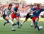 1998.06.02<br>�sterreich -Liechtenstein<br>HAAS Mario/HASLER Daniel(dahinter Polster u. Hanselmann)<br>Haas erzielt sein erstes L�nderspieltor