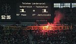 11.10.2003<br>�sterreich - Tschechien/2:3 (0:1)<br>Spruchband im Tschechensektor<br>�STERREICHISCHER FUSSBALL NEIN - TEMELIN JA