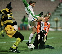 1998.12.06<br>Rapid - GAK<br>PENKSA Marek/ALMER Franz<br>13. Min.