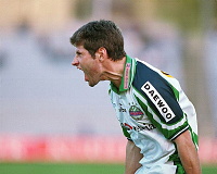 1999.04.03<br>Rapid - Salzburg<br>HERAF Andreas, �rgert sich �ber die Aberkennung seines<br>Tores (wegen Abseits)<br>69. Min.