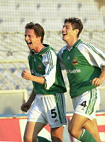 10.08.2000<br>Rapid - KS Teuta<br>SCH�TTEL Peter, SCHIESSWALD G�nter<br>freuen sich �ber das 2:0<br>78. Minute