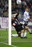 01.10.2000<br>Austria - Sturm Graz<br>WOHLFART Franz<br>wehrt mit Superreflex einen Kopfball von Popovic ab<br>36. Minute