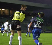 01.08.2001<br>Austria - Ried/3:3(2:2)<br>KNALLER Wolfgang (Austria)<br>ANGERSCHMID Michael (Ried)<br>Attacke, die zu Elfmeter und roter Karte f�r Knaller f�hrt<br>73. Minute