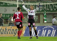 17.07.2002<br>Rapid - Admira/1:2(0:1)<br>HEU Georg und KATZER Markus freuen sich �ber den gehaltenen Elfmeter<br>81. Minute