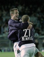 03.11.2002<br>Austria - Sturm/4:0 (1:0)<br>HELSTAD Thorstein und KVISVIK Raymond bejubeln das<br>2:0