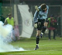29.10.2003<br>Austria - Rapid/2:0 (0:0)<br>DIDULICA Joseph, beim ersten Knallk�rper scheppert er noch wie ein Kluppnsackl