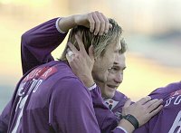 29.11.2003<br>Austria - Admira/5:1 (3:0)<br>HELSTAD Thorstein wird von JANOCKO Vladimir zu seinem Tor zum 1:0 gratuliert<br>13. Minute