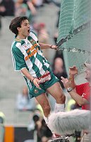 20.03.2004<br>Rapid - Salzburg/2:0 (1:0)<br>MARTINEZ Sebastian jubelt vor der Westtrib�ne �ber sein erstes Tor f�r Rapid<br>20. Minute