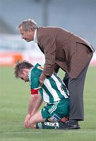 21.04.2004<br>Rapid - GAK 1:3(1:2)<br>HICKERSBERGER Josef tr�stet HOFMANN Steffen nach dem Spielende<br>