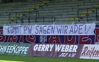 20.05.2004<br>Austria - K�rnten 2:0(2:0)<br>leere Westtrib�ne vor Spielbeginn<br>Transparent: Kommt P.W., sagen wir ade